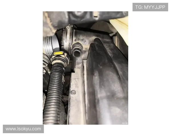 挖掘机空滤壳体进水预防措施